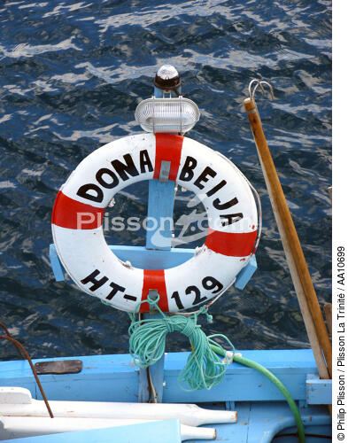 Buoy on a fishing boat on Horta in the Azores. - © Philip Plisson / Plisson La Trinité / AA10699 - Photo Galleries - Fishing boat