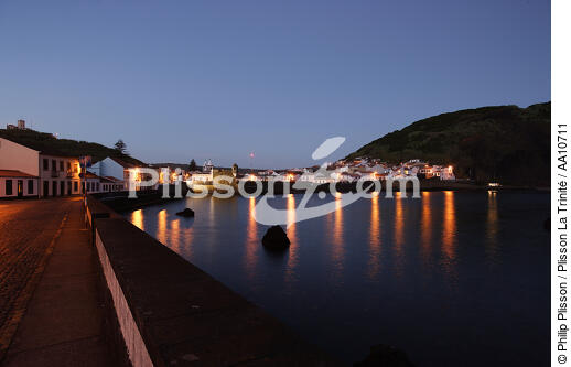 Night on Faial island in the Azores. - © Philip Plisson / Plisson La Trinité / AA10711 - Photo Galleries - Night
