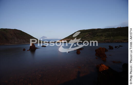 Nuit sur l' île Faial aux Açores. - © Philip Plisson / Plisson La Trinité / AA10714 - Nos reportages photos - Volcan