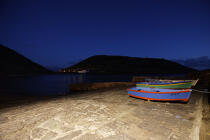 Nuit sur le port d' Horta aux Açores. © Philip Plisson / Plisson La Trinité / AA10716 - Nos reportages photos - Mer calme