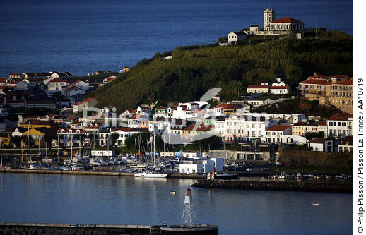 View on the harbour of Horta to the Azores. - © Philip Plisson / Plisson La Trinité / AA10719 - Photo Galleries - Portugal