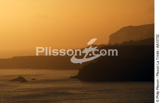 End of the day on Faial Island in the Azores. - © Philip Plisson / Plisson La Trinité / AA10732 - Photo Galleries - Rock