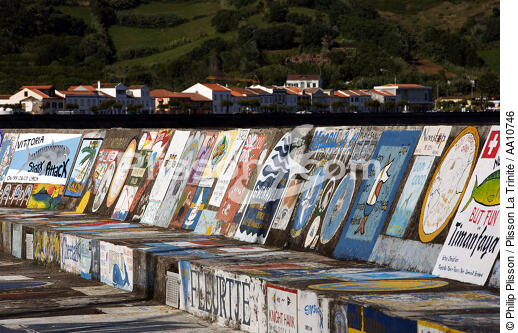 La digue du port d' Horta aux Açores. - © Philip Plisson / Plisson La Trinité / AA10746 - Nos reportages photos - Açores [les]
