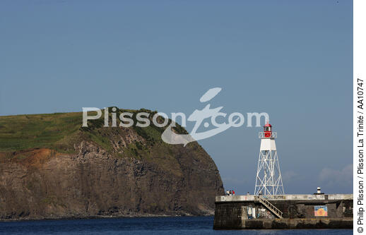The harbour light of Horta Island in the Azores. - © Philip Plisson / Plisson La Trinité / AA10747 - Photo Galleries - Faial
