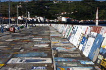 La digue du port d' Horta aux Açores. © Philip Plisson / Plisson La Trinité / AA10749 - Nos reportages photos - Portugal