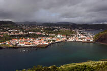 Vue sur la ville d' Horta aux Açores. © Philip Plisson / Plisson La Trinité / AA10765 - Nos reportages photos - Faial