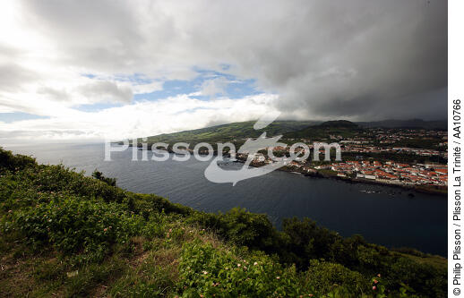 Vue sur la ville d'Horta aux Açores. - © Philip Plisson / Plisson La Trinité / AA10766 - Nos reportages photos - Faial