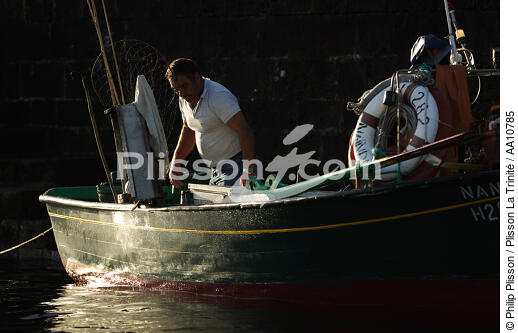 Pêcheur aux Açores. - © Philip Plisson / Plisson La Trinité / AA10785 - Nos reportages photos - Homme