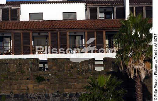 Façade d'un hotel à Horta aux Açores. - © Philip Plisson / Plisson La Trinité / AA10787 - Nos reportages photos - Portugal