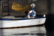 Canot de pêche dans le port d' Horta aux Açores. © Philip Plisson / Pêcheur d’Images / AA10791 - Nos reportages photos - Baleinière