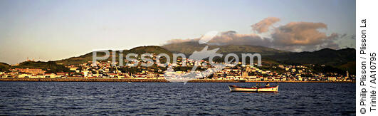 Vue sur la ville d' Horta aux Açores. - © Philip Plisson / Plisson La Trinité / AA10795 - Nos reportages photos - Faial