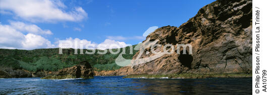 Côte de l' île Faial aux Açores. - © Philip Plisson / Plisson La Trinité / AA10799 - Nos reportages photos - Beau temps