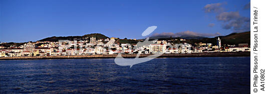 Vue sur la ville d'Horta aux Açores. - © Philip Plisson / Pêcheur d’Images / AA10802 - Nos reportages photos - Açores [les]