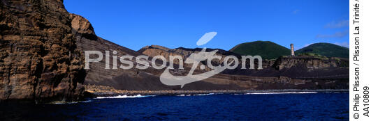 Falaise de l'île Faial aux Açores. - © Philip Plisson / Plisson La Trinité / AA10809 - Nos reportages photos - Açores [les]
