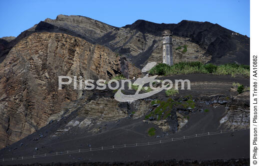 La pointe Dos Capelinhos sur Faial aux Açores. - © Philip Plisson / Plisson La Trinité / AA10882 - Nos reportages photos - Faial