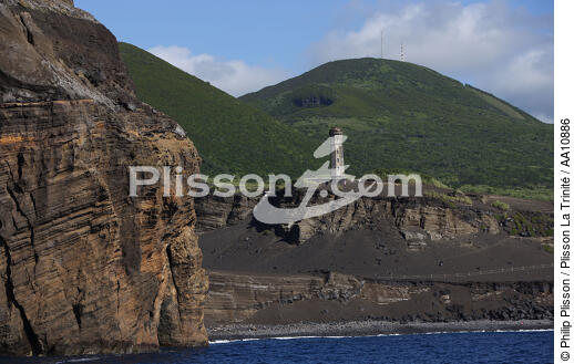 La pointe Dos Capelinhos sur Faial aux Açores. - © Philip Plisson / Pêcheur d’Images / AA10886 - Nos reportages photos - Açores [les]