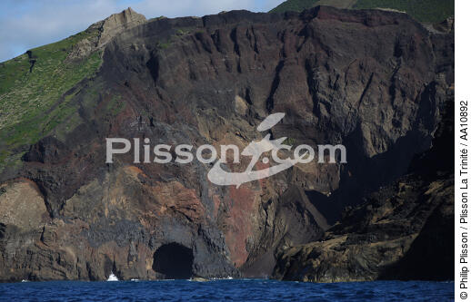La pointe Dos Capelinhos sur Faial aux Açores. - © Philip Plisson / Pêcheur d’Images / AA10892 - Nos reportages photos - Açores [les]
