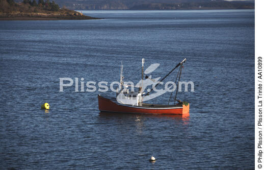 Fishing boat on the coast of Lubec in the State of Maine. - © Philip Plisson / Plisson La Trinité / AA10899 - Photo Galleries - New England