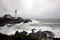 Le phare de Portland dans le Maine. © Philip Plisson / Plisson La Trinité / AA10907 - Nos reportages photos - Ciel gris