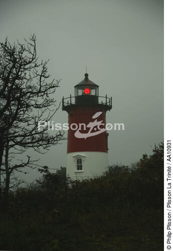 Le phare de Nauset Beach dans l'Etat du Massachusetts. - © Philip Plisson / Plisson La Trinité / AA10931 - Nos reportages photos - Ciel gris