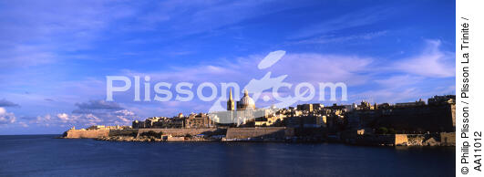 Le port La Vallette et ses fortifications à Malte. - © Philip Plisson / Plisson La Trinité / AA11012 - Nos reportages photos - Les couleurs de Malte