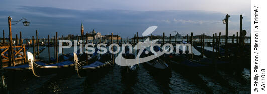 Gondolas in Venice. - © Philip Plisson / Plisson La Trinité / AA11018 - Photo Galleries - Town