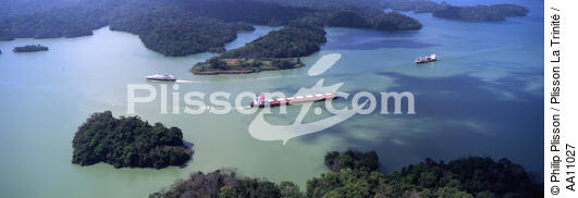 Le Levant dans le canal de Panama. - © Philip Plisson / Plisson La Trinité / AA11027 - Nos reportages photos - Paquebot