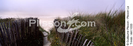 Kervillen beach. - © Guillaume Plisson / Plisson La Trinité / AA11033 - Photo Galleries - Mist