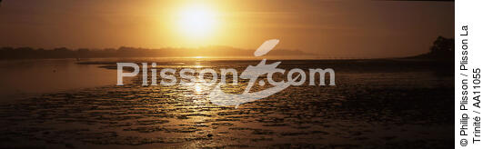 Sunset. - © Philip Plisson / Plisson La Trinité / AA11055 - Photo Galleries - Mudbank