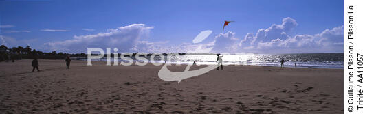 Cerf-volant à la Plaine sur mer. - © Guillaume Plisson / Plisson La Trinité / AA11057 - Nos reportages photos - Beau temps
