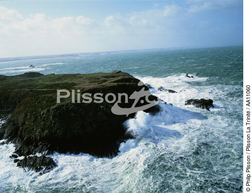 Pointe du Grouin. - © Philip Plisson / Plisson La Trinité / AA11060 - Nos reportages photos - Ciel bleu
