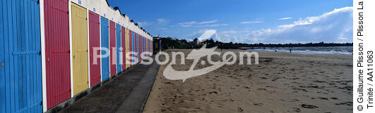 Beach Cabins in La Plaine sur Mer. - © Guillaume Plisson / Plisson La Trinité / AA11063 - Photo Galleries - Town [44]