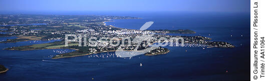 Port Navalo and the entry of the Gulf of Morbihan. - © Guillaume Plisson / Plisson La Trinité / AA11064 - Photo Galleries - Good weather