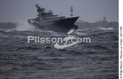 The tug Abeille Bourbon. - © Philip Plisson / Plisson La Trinité / AA11090 - Photo Galleries - Iroise Sea [The]