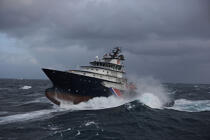 The tug boat Abeille Bourbon. © Philip Plisson / Plisson La Trinité / AA11095 - Photo Galleries - Storms