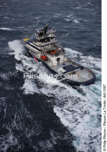 The tug boat Abeille Bourbon. - © Philip Plisson / Plisson La Trinité / AA11097 - Photo Galleries - Storm at sea
