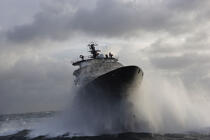 The tug boat Abeille Bourbon. © Philip Plisson / Plisson La Trinité / AA11098 - Photo Galleries - Storms