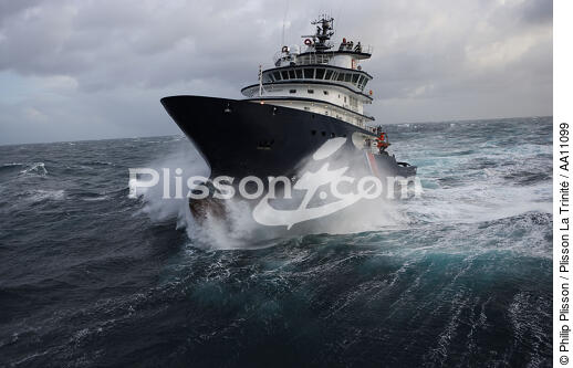 The tug boat Abeille Bourbon. - © Philip Plisson / Plisson La Trinité / AA11099 - Photo Galleries - Rough weather