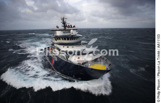 The tug boat Abeille Bourbon. - © Philip Plisson / Plisson La Trinité / AA11103 - Photo Galleries - Storm at sea