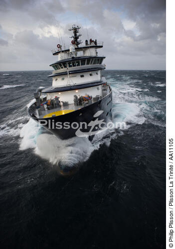 The tug boat Abeille Bourbon. - © Philip Plisson / Plisson La Trinité / AA11105 - Photo Galleries - Storm at sea