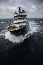 The tug boat Abeille Bourbon. © Philip Plisson / Plisson La Trinité / AA11105 - Photo Galleries - Storms