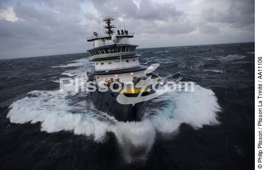 The tug boat Abeille Bourbon. - © Philip Plisson / Plisson La Trinité / AA11106 - Photo Galleries - Storm at sea
