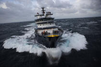 The tug boat Abeille Bourbon. © Philip Plisson / Plisson La Trinité / AA11106 - Photo Galleries - Storm at sea