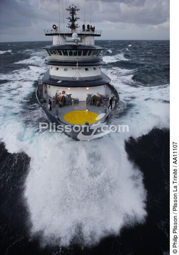 The tug boat Abeille Bourbon. - © Philip Plisson / Plisson La Trinité / AA11107 - Photo Galleries - Iroise Sea [The]