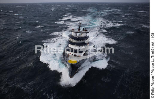The tug boat Abeille Bourbon. - © Philip Plisson / Plisson La Trinité / AA11108 - Photo Galleries - Tug