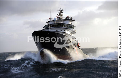 The tug boat Abeille Bourbon. - © Philip Plisson / Plisson La Trinité / AA11111 - Photo Galleries - Tug