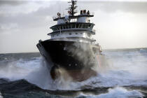 The tug boat Abeille Bourbon. © Philip Plisson / Plisson La Trinité / AA11113 - Photo Galleries - Storm at sea