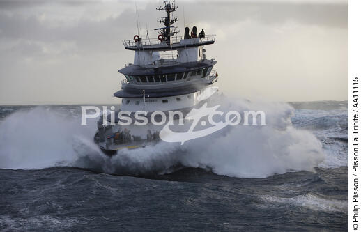 The tug boat Abeille Bourbon. - © Philip Plisson / Plisson La Trinité / AA11115 - Photo Galleries - Rough weather