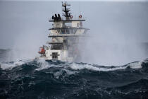 The tug boat Abeille Bourbon. © Philip Plisson / Plisson La Trinité / AA11117 - Photo Galleries - Storm at sea