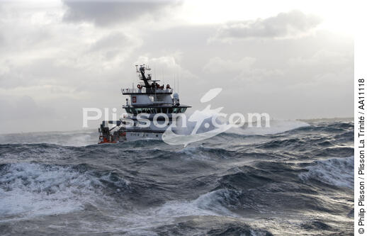 The tug boat Abeille Bourbon. - © Philip Plisson / Plisson La Trinité / AA11118 - Photo Galleries - Storm at sea